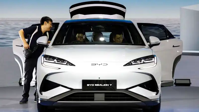 BYD, Tesla'yı Geride Bırakarak Satışlarını 100 Milyar Dolara Taşıdı