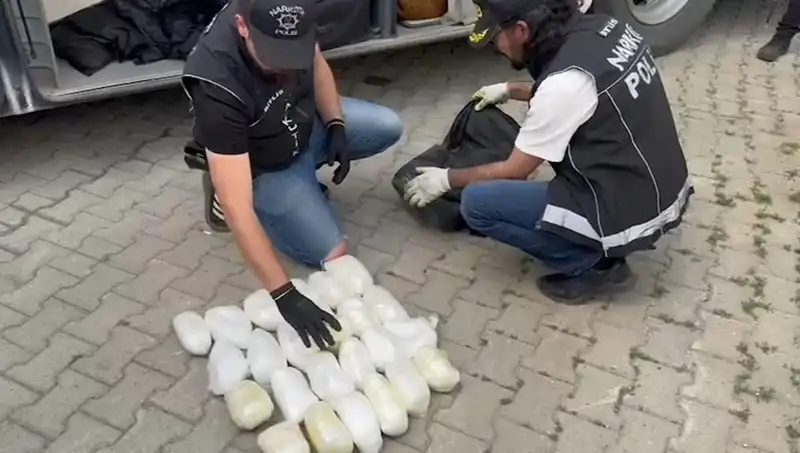 Yolcunun Valizinde 13 Kilo Metamfetamin Yakalandı: Uyuşturucu Kaçakçılığına Dikkat!