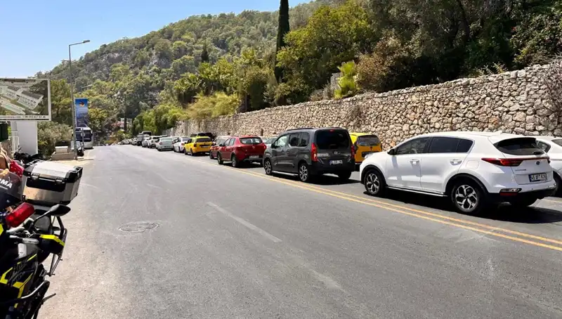 Fethiye-Ölüdeniz Yolunda Yoğun Tatilci İlgisi Üç Kilometreyi Aştı!