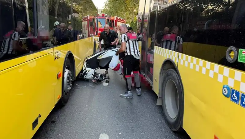 Motosiklet, İETT Otobüslerinin Arasında Tehlikeli Anlar Yaşattı