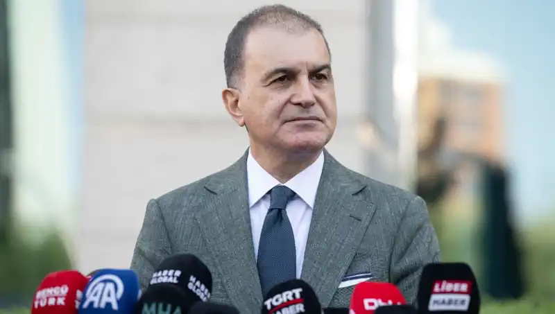 Ömer Çelik'ten Özel'e Sert Tepki: Meşru Demokratik Alanı Tehdit Eden Sözler