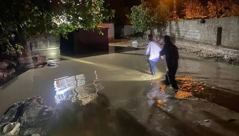 20 Dakikada Gelen Yağış: Sel felaketi 4 Evi Etkiledi