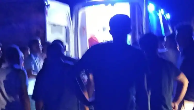 Uçuruma Yuvarlanan Otomobilin Sürücüsü Yaralandı: Kaza Anı Güvenlik Kamerasında